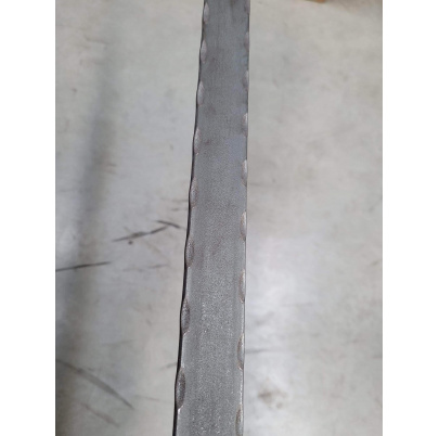 Tyč plochá plná 30x5mm, čierna S235, zdobená po hranách L=6000mm, cena za 1ks(6m)