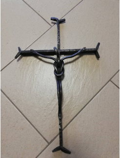 N251 - Kovaný kríž na stenu, čierna farba sivá patina, v - 490mm, š - 320mm