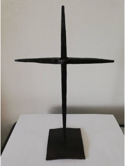 N281- Kríž na stôl, čierna farba medená patina, v-410mm, š-250mm
