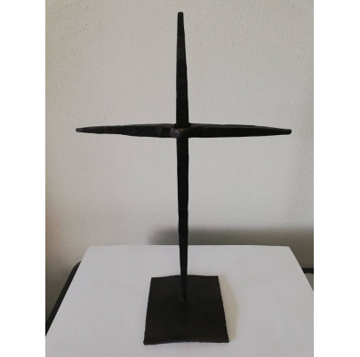 N281- Kríž na stôl, čierna farba medená patina, v-410mm, š-250mm